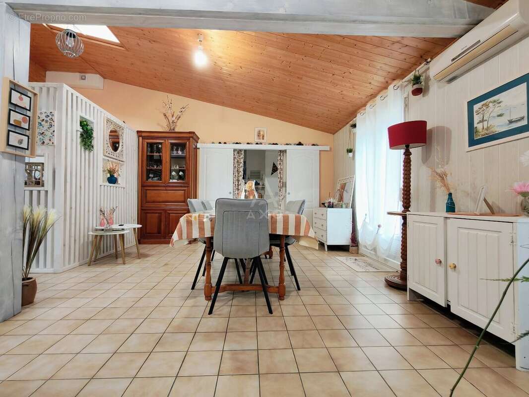 Maison à LA CHAPELLE-BASSE-MER