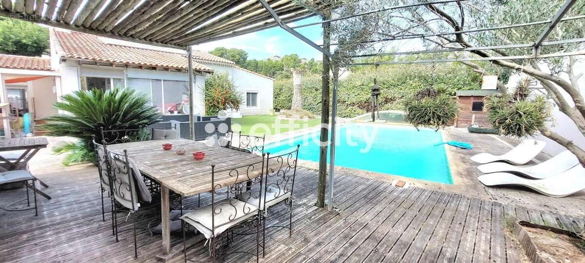 Maison 180 m² à Ensues-La-Redonne  - photo 2