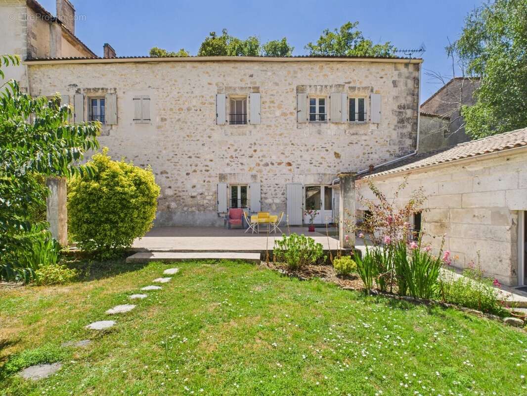 Maison de charme avec beaux volumes - photo 17