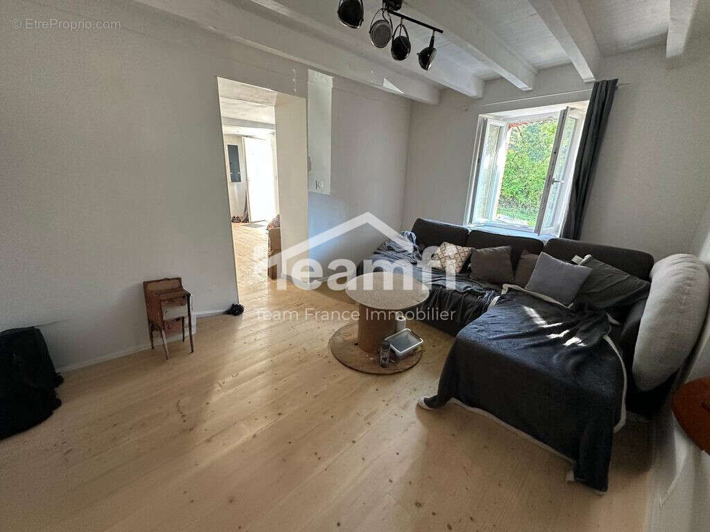 Maison à AUGEROLLES