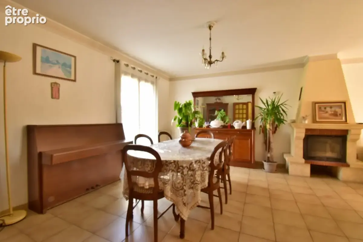VILLA de plain-pied de 143 m² avec piscine sur 1 378 m² de terrain clos - photo 4