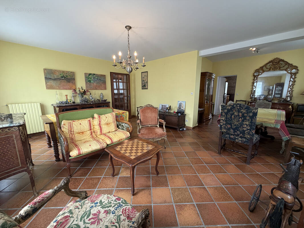 Maison à LA ROCHE-CHALAIS