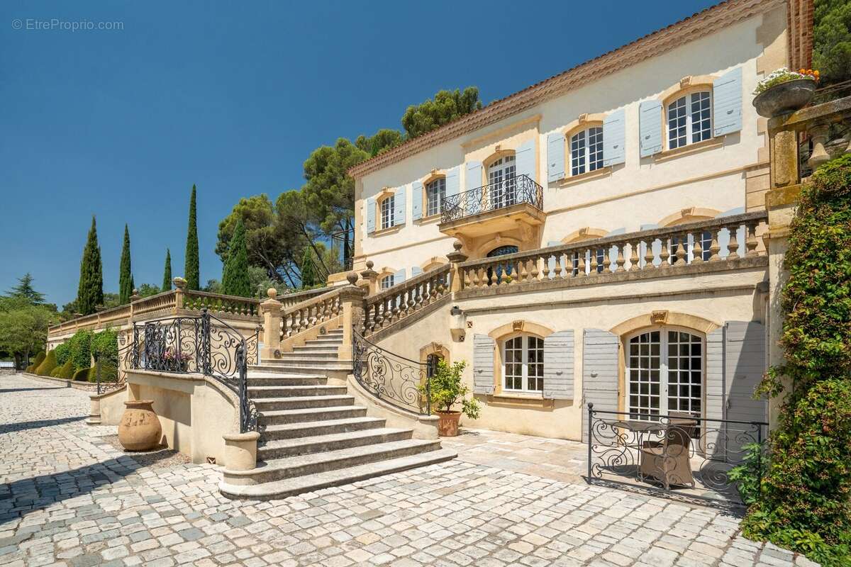 Propriété d'exception située dans le quartier le plus recherché d'Aix - photo 4