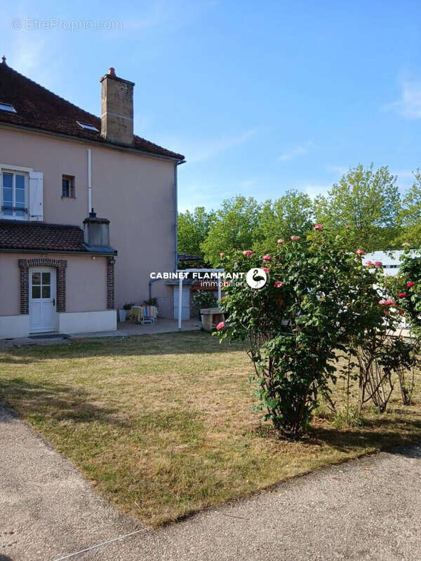 Maison 340 m² à Montbard  - photo 2