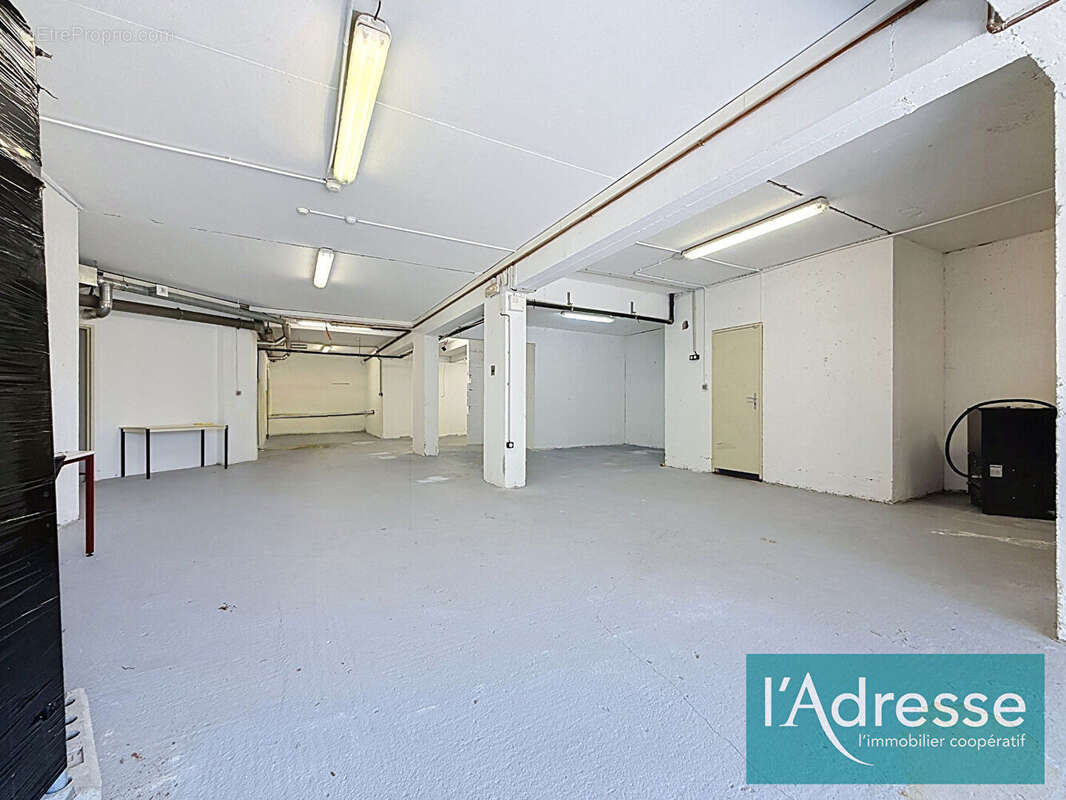 Entrepôt avec bureaux climatisés - 228 m² - Secteur Finosello - photo 9