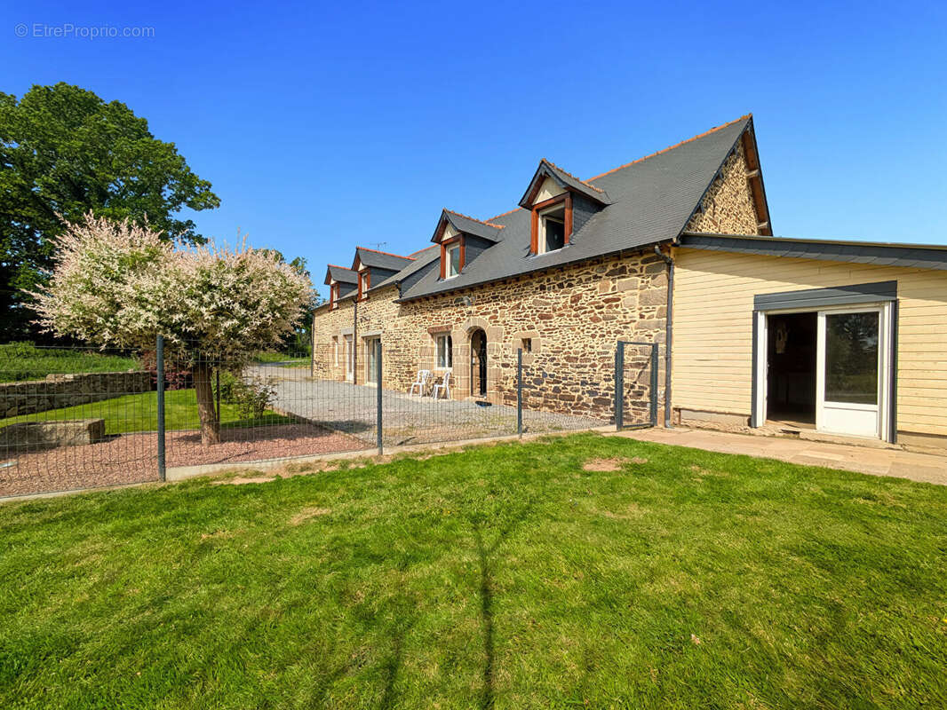 Maison à COMBOURG