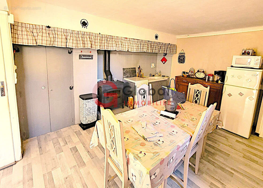 Maison à ESCOULOUBRE