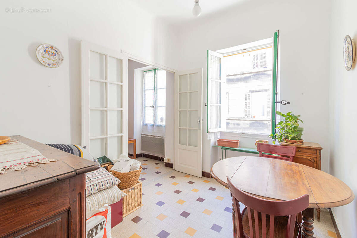 Appartement à MARSEILLE-1E