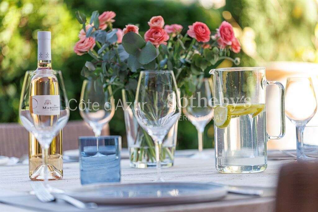 Vence bastide néo provençale avec vue mer, piscine chauffée et jardin paysager de 4 300 m² - photo 14