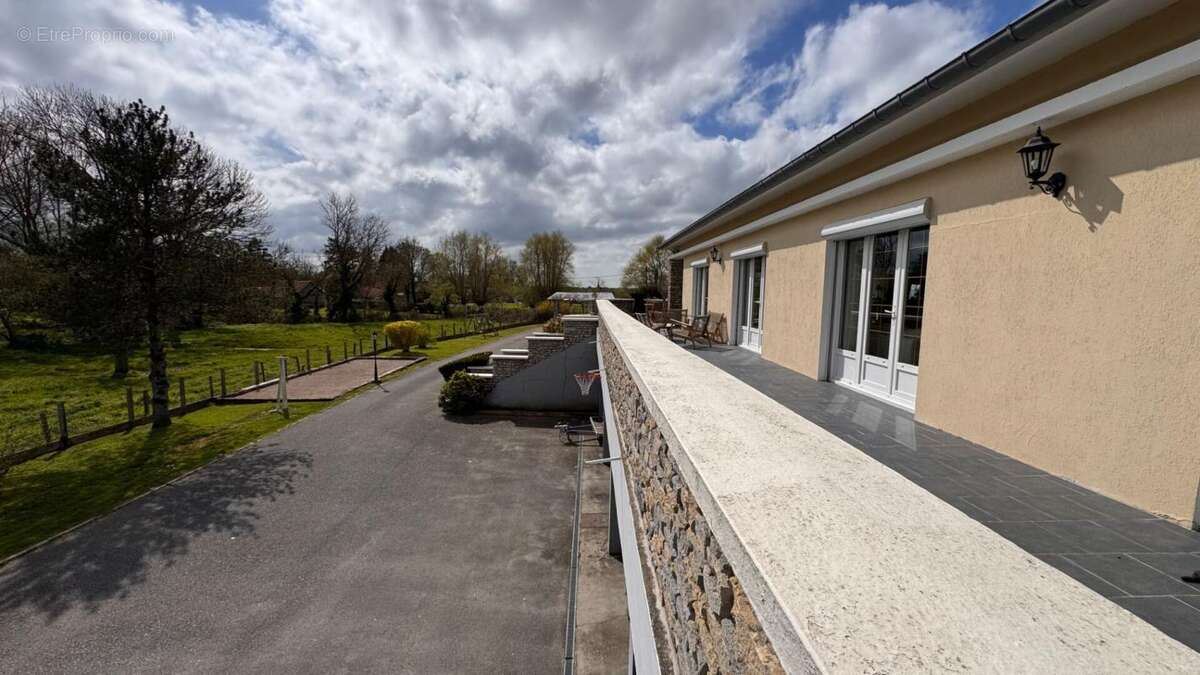 Maison à FAVIERES