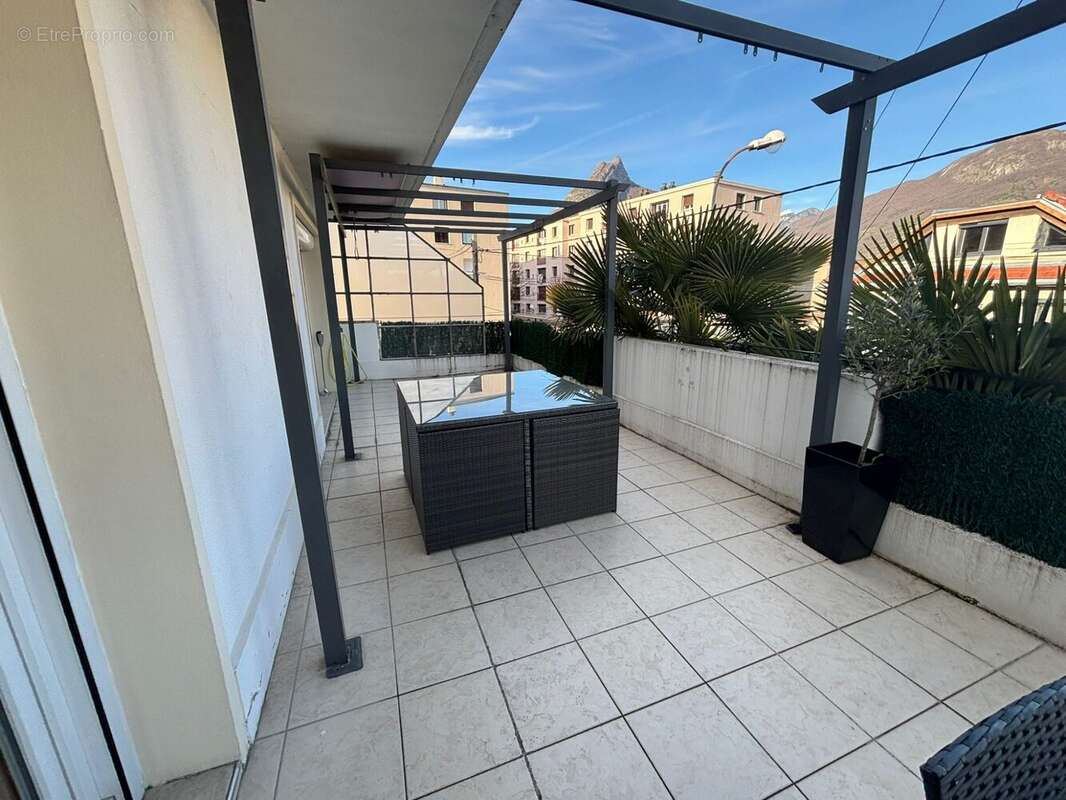 Appartement à FONTAINE