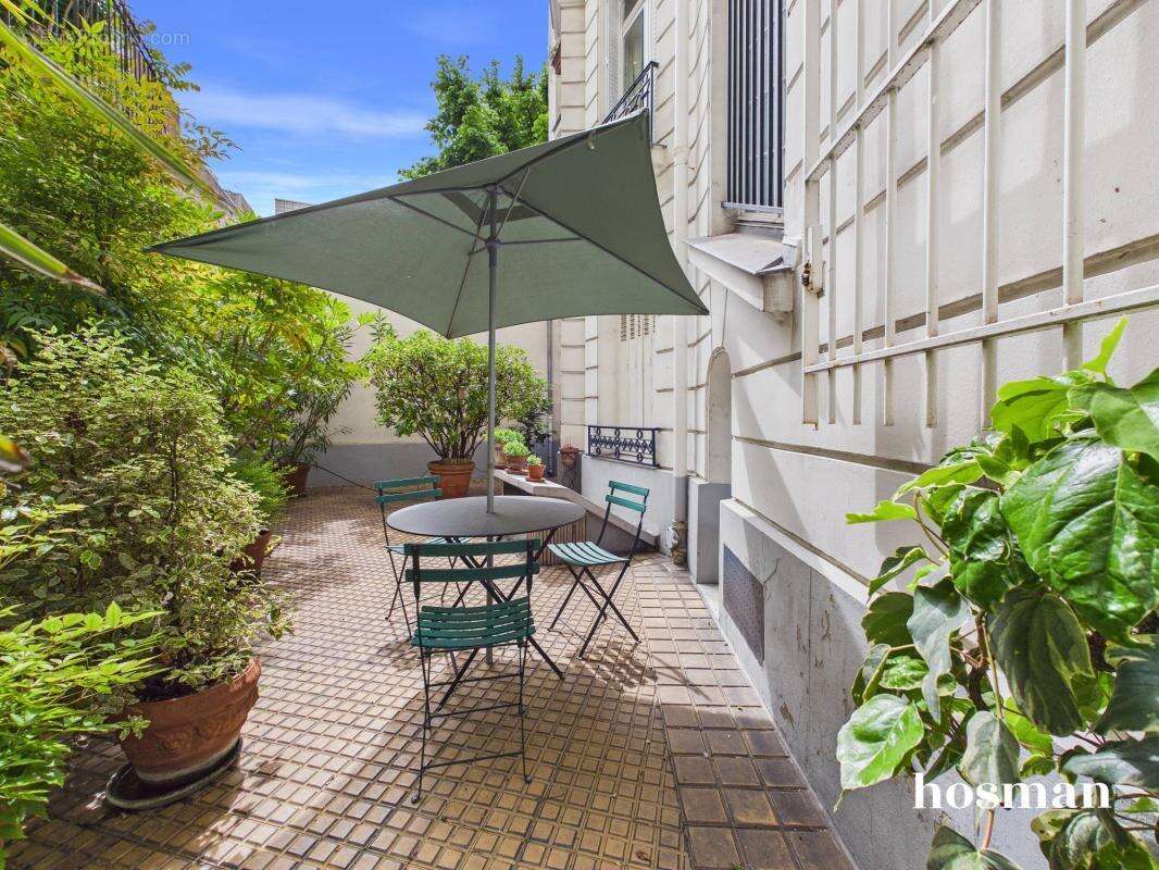 Appartement à PARIS-17E