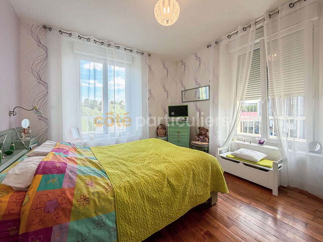 Appartement entièrement rénovée avec 3 chambres et garage - photo 8