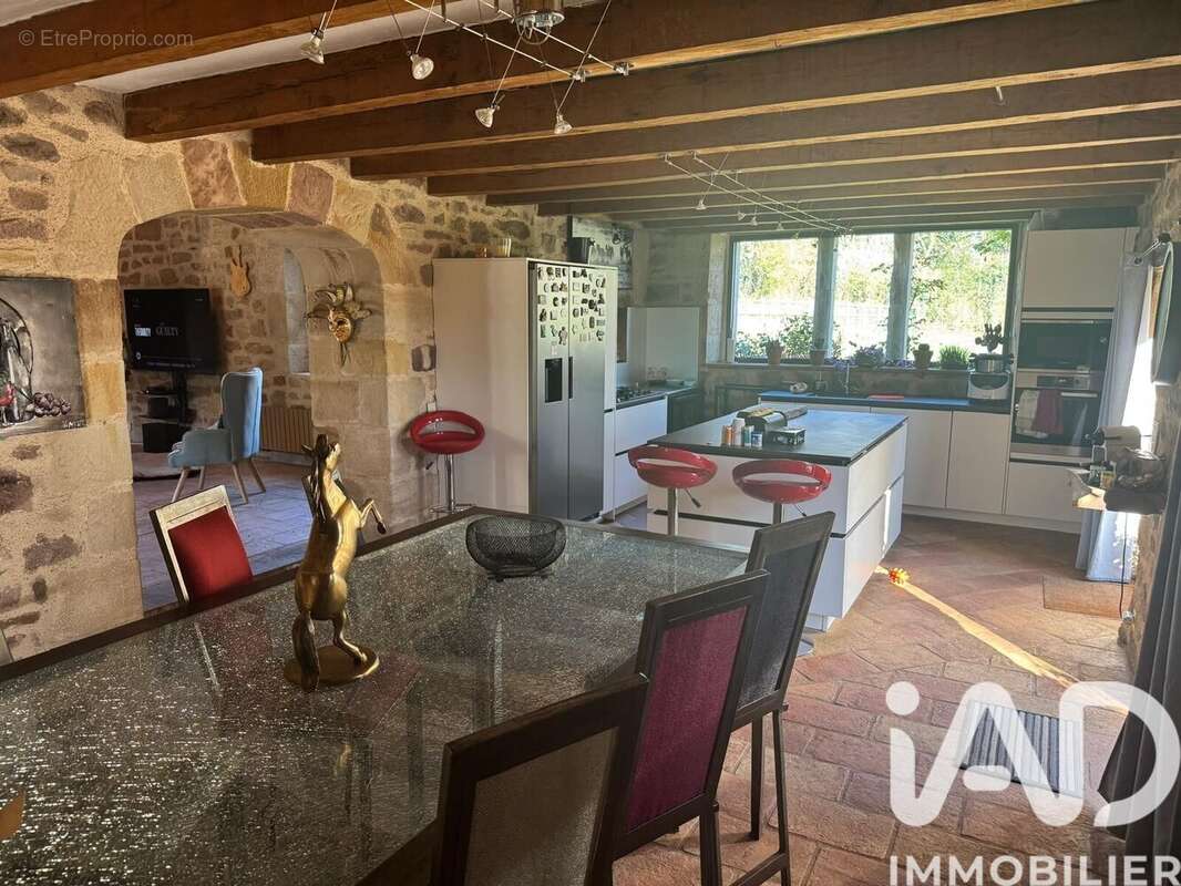 Maison 250 m² à Le Bourg  - photo 5