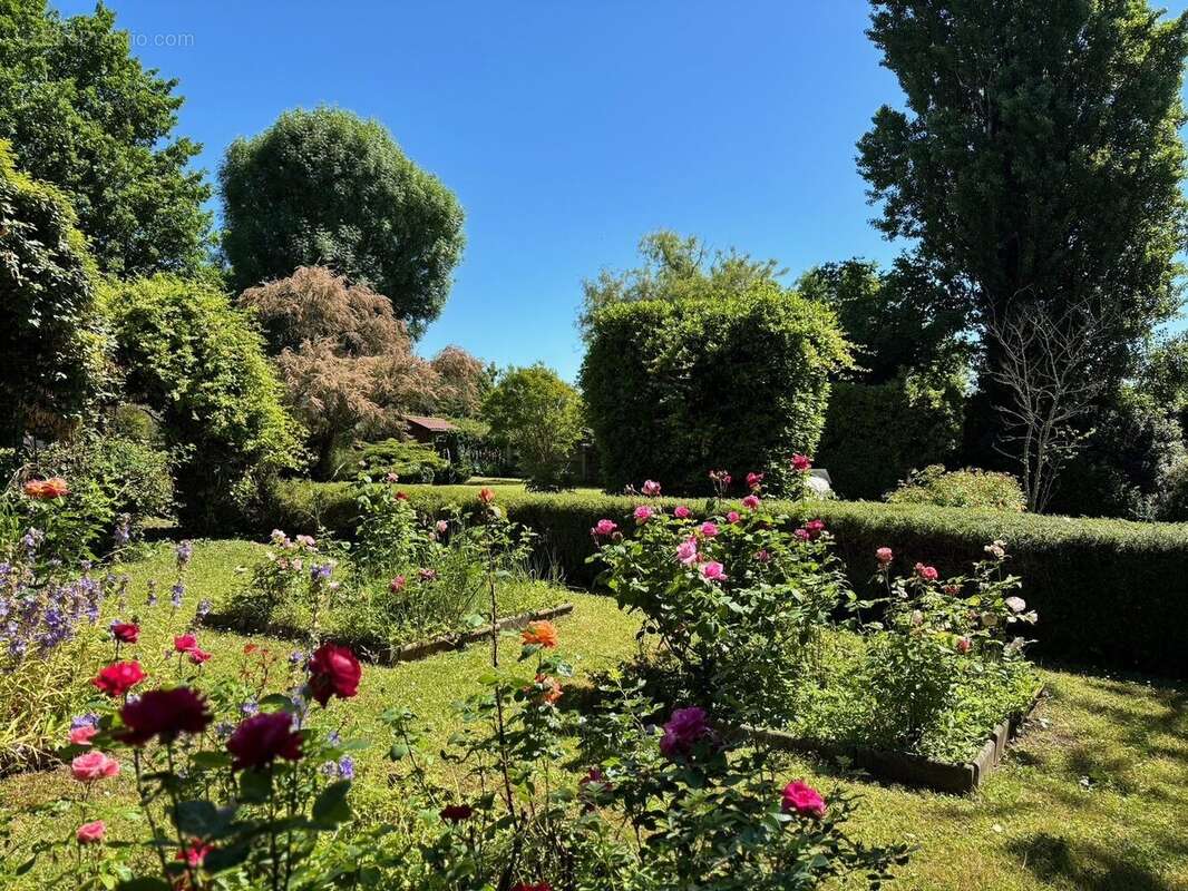 Maison à LA CHAPELLE-LA-REINE