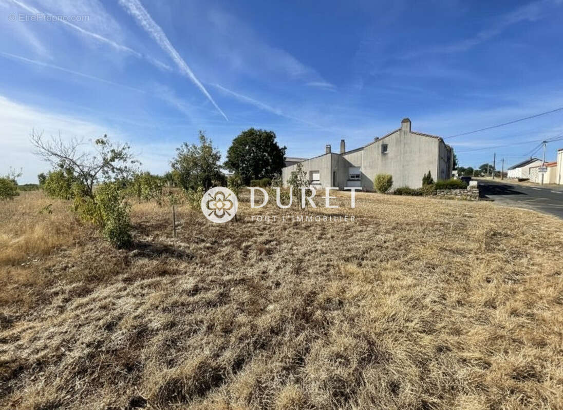 Terrain 500 m² à Maisdon-Sur-Sevre  - photo 4