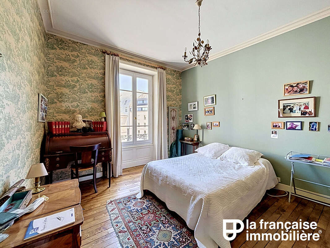 Élégant T5 de caractère à rénover, 148 m² - 4 chambres - photo 11