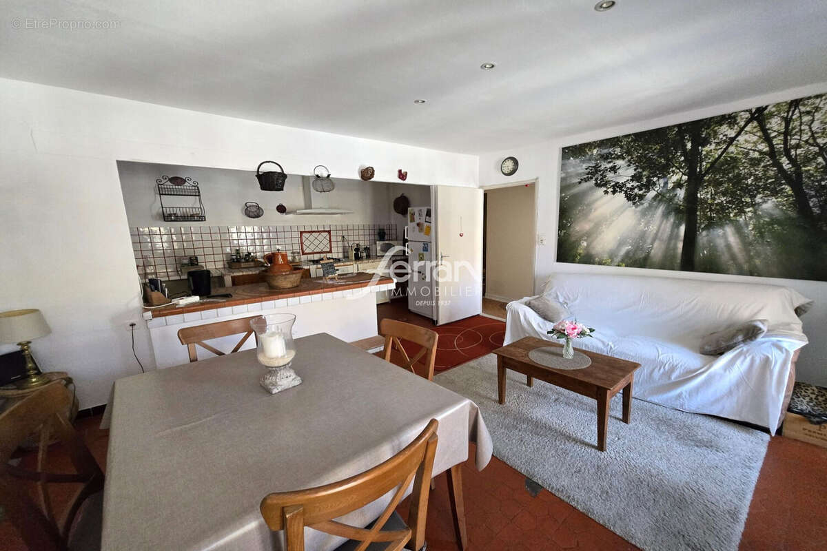 Appartement à SALERNES