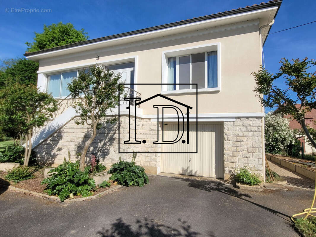 Maison à LE BUISSON-DE-CADOUIN