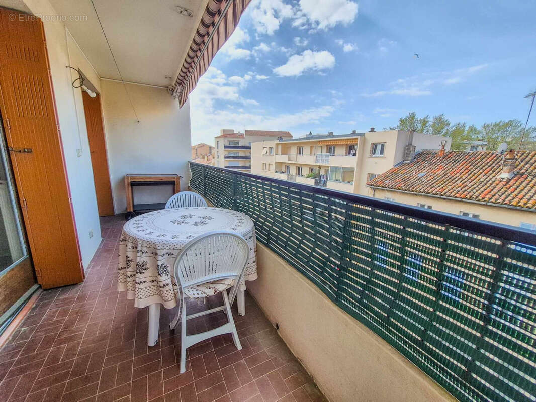 Appartement en dernier étage avec vue dégagée - Toulon - photo 2