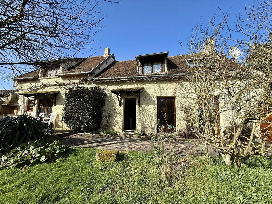 Maison à FRESNEAUX-MONTCHEVREUIL