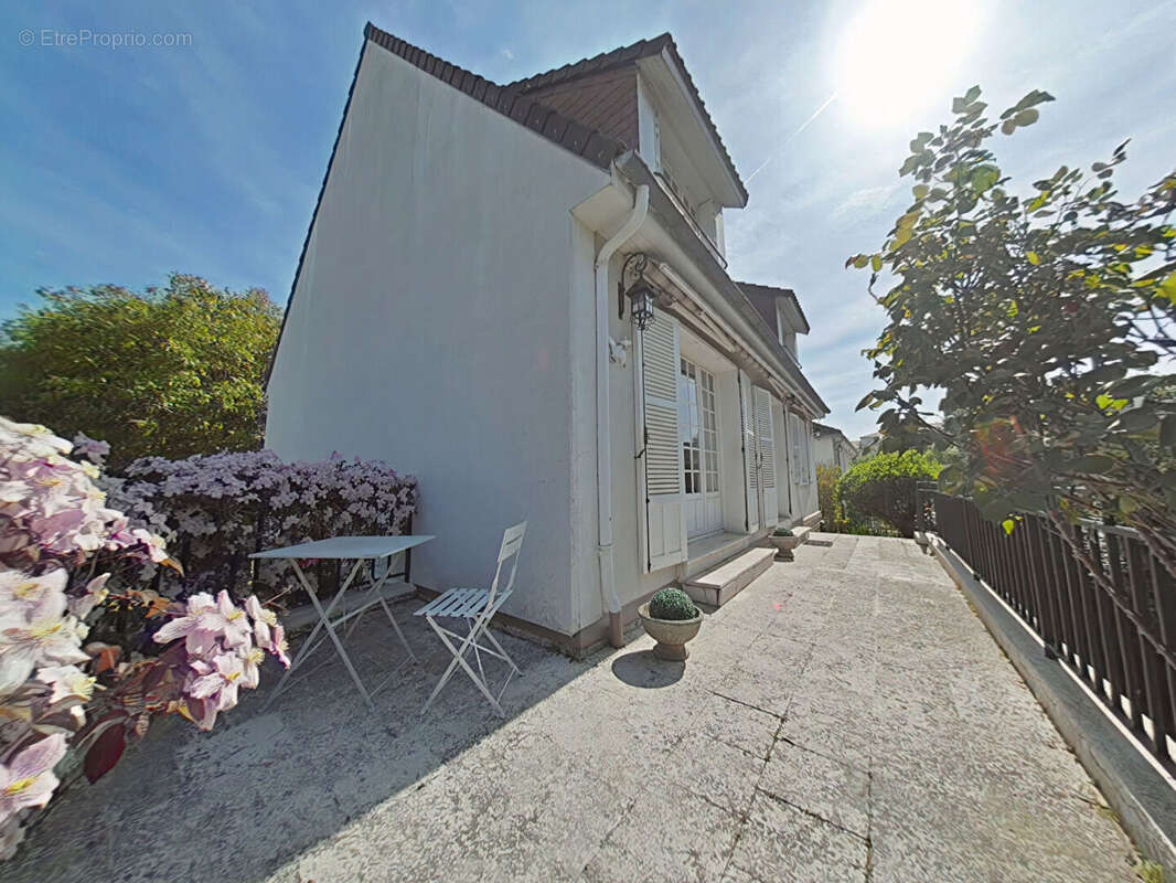 Maison à FONTENAY-LE-FLEURY