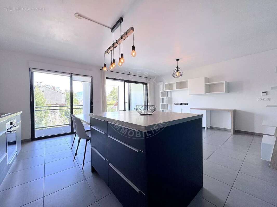 Appartement T4 à vendre à Annecy – Terrasse, résidence récente - photo 7