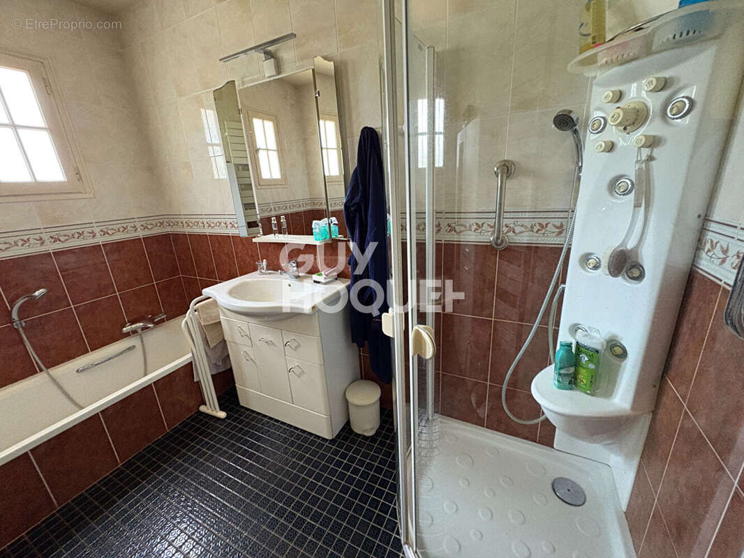 Maison à SAINT-DENIS-LES-PONTS