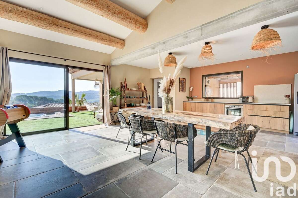 Photo 4 - Maison à LE CASTELLET