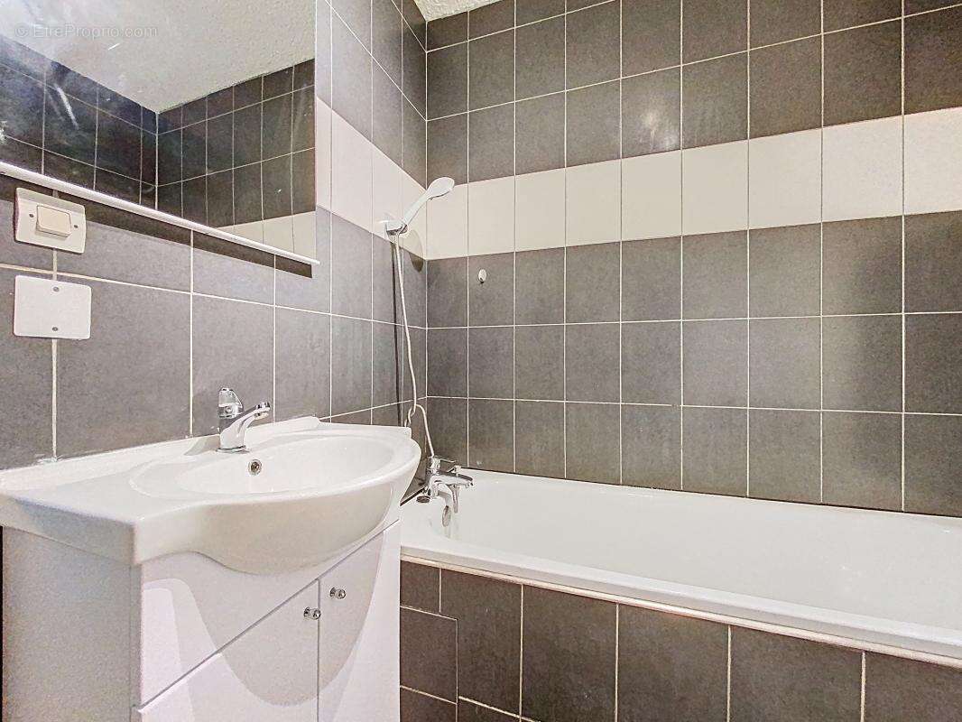 Appartement - 1 Chambre - Proche commodités - photo 8