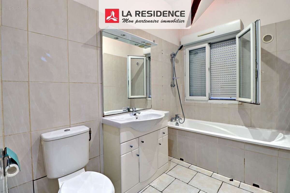 Maison à MAURECOURT