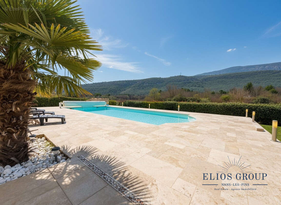 Maison 140 m² à Nans-Les-Pins  - photo 4