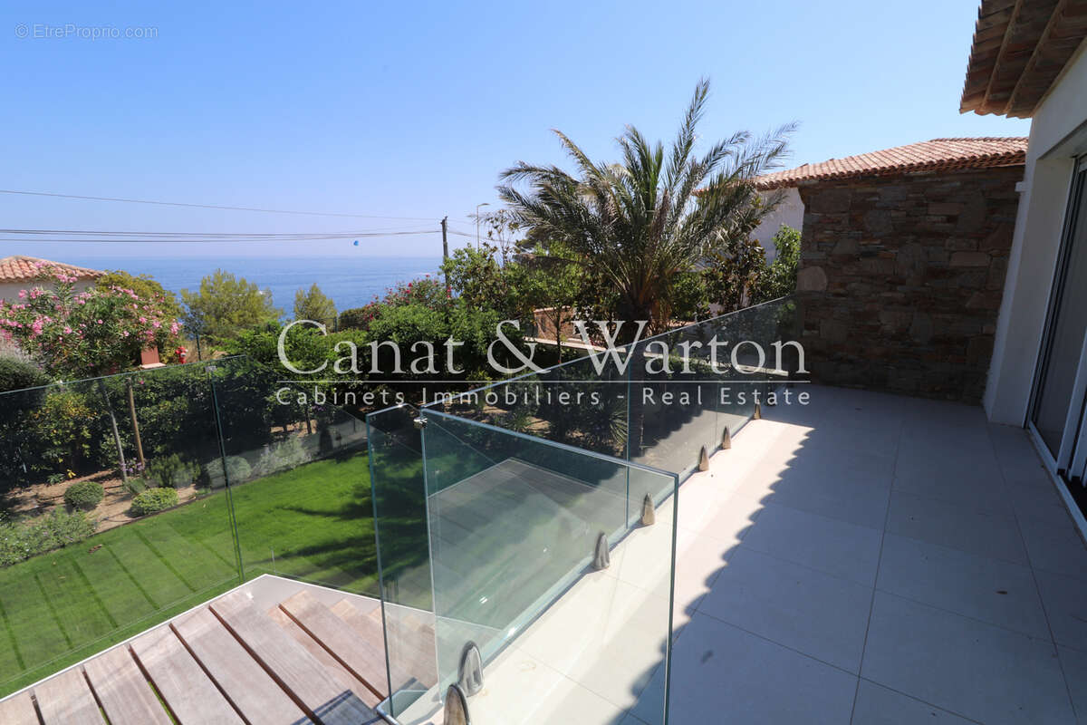 Quartier recherché de cavalaire: villa neuve  avec vue mer - photo 3