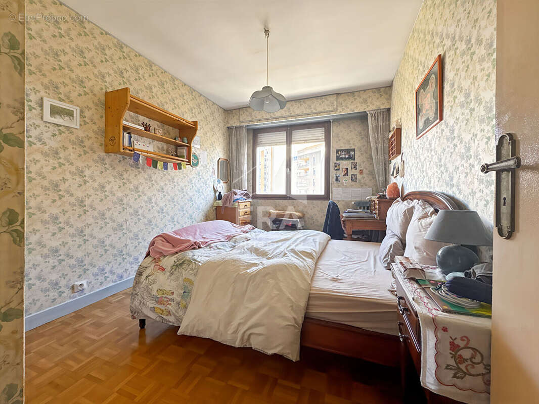 Appartement à MARSEILLE-4E