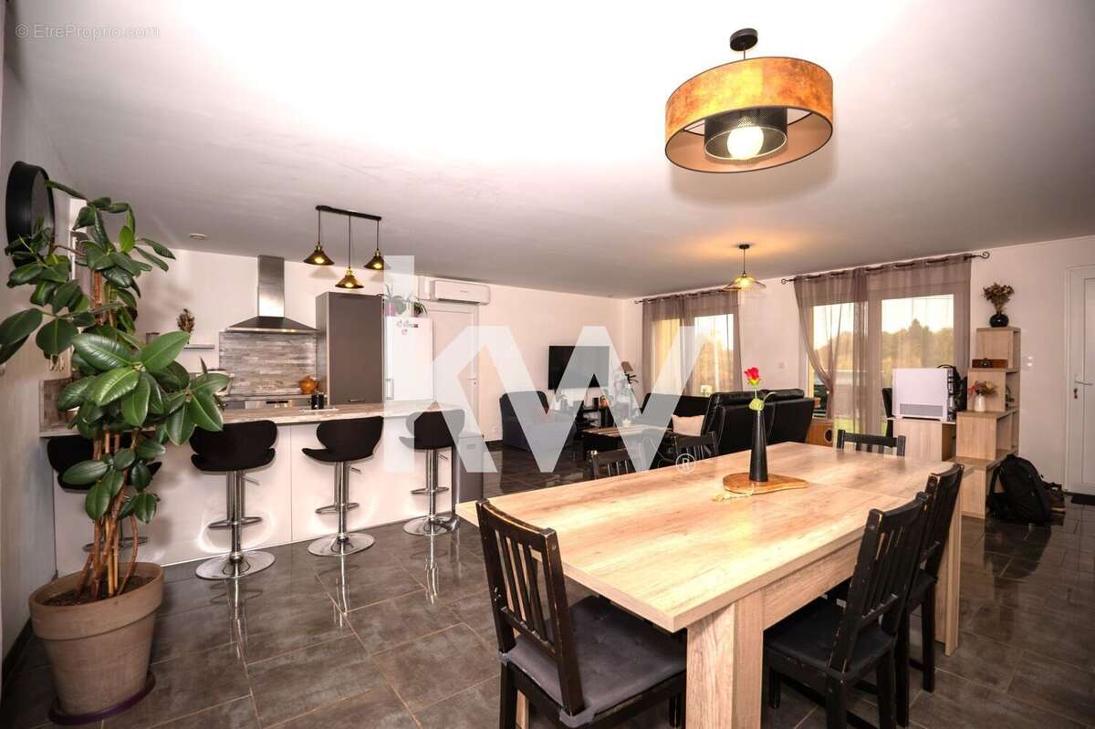 Maison à COMPREIGNAC