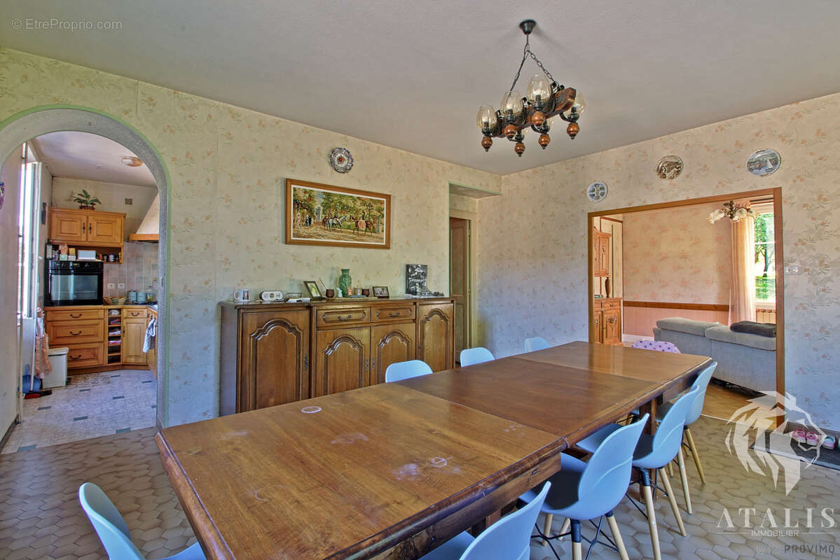 Maison en pierres avec dépendances - photo 10