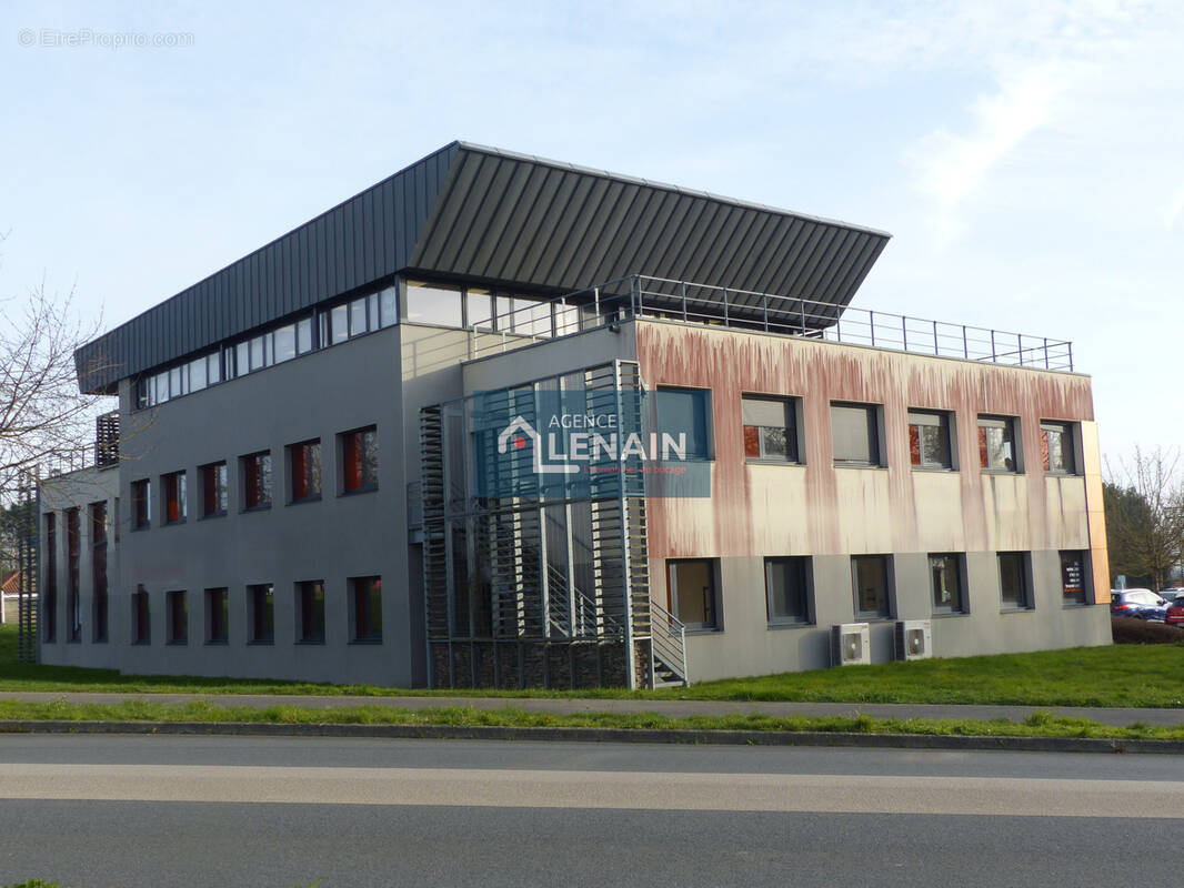 Commerce à LES HERBIERS