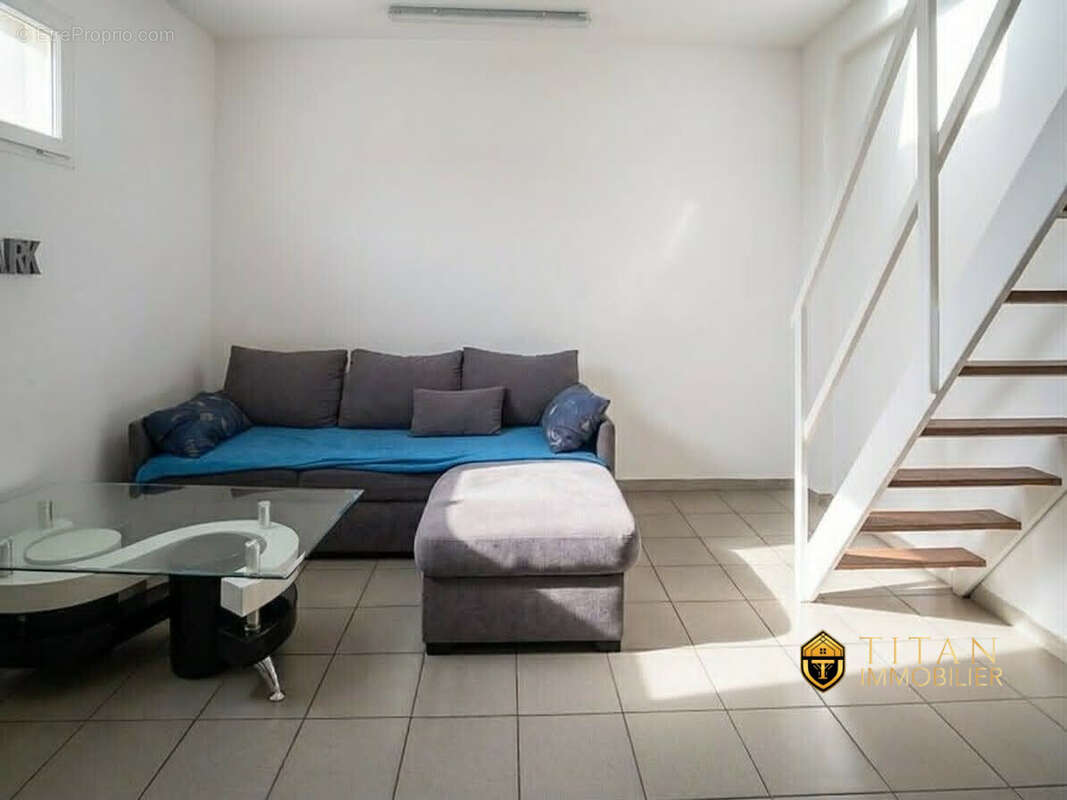 Immeuble de rapport-5 studios, 1 local commercial, un garage à Calais (62100)-titan-immobilier