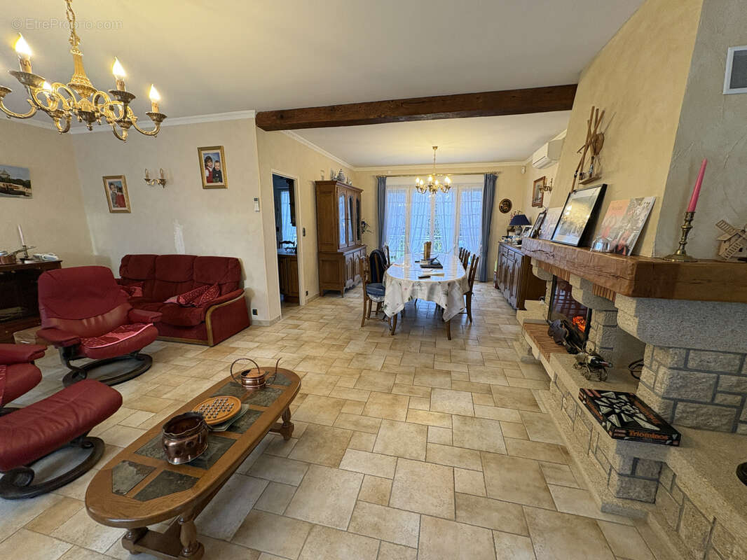 Maison à SAINT-JULIEN-LES-VILLAS