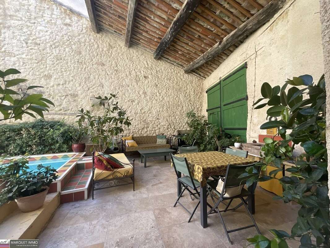 Le charme intemporel d'une Maison de Maitre T6 offrant 176 m² donnant sur patio intimiste avec piscine, nichée au coeur de Corne - photo 7