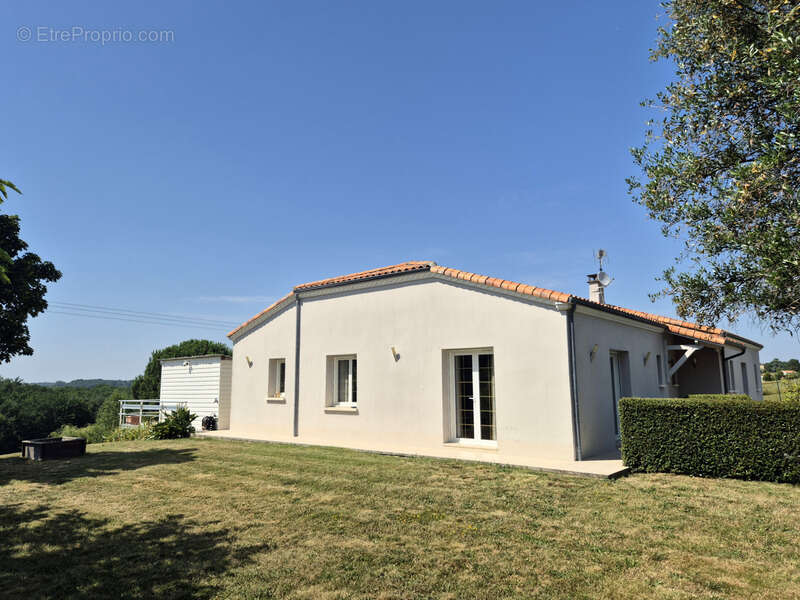 3,4 has, dépendance sécurisée de 320 m², maison plain-pied plus sous-sol, et vue dominante aux portes d'Agen - photo 29