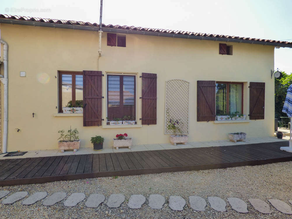 Maison à PAMPROUX