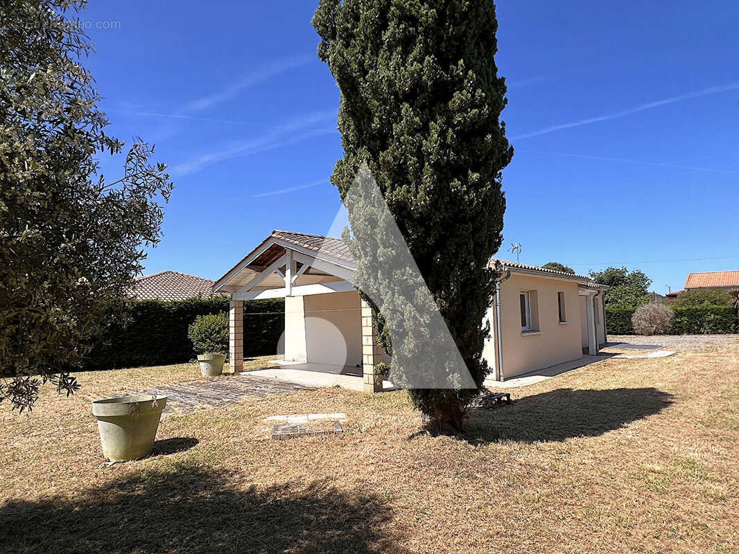 Maison à COUTRAS