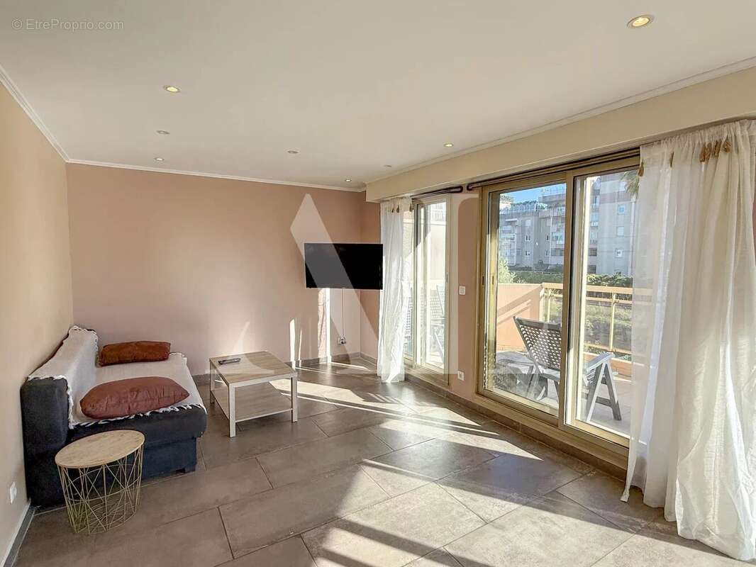 Appartement à VALLAURIS