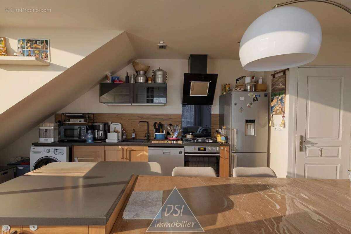 Appartement à NEYRON