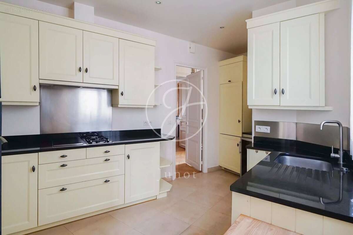 Appartement à PARIS-7E