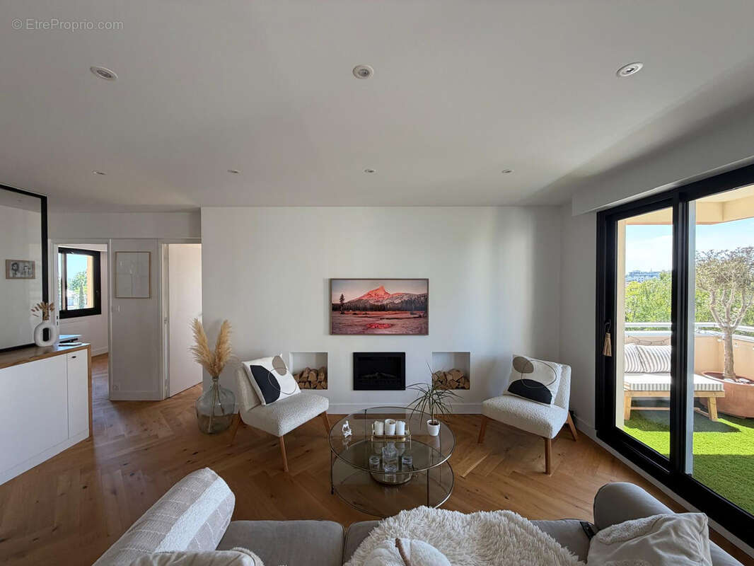 Magnifique appartement T3 80m2 - double balcon - box cave - parking - Bordeaux Caudéran - photo 2