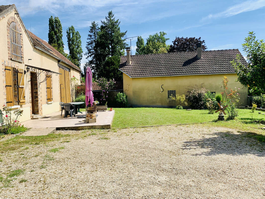 Maison à EGRISELLES-LE-BOCAGE