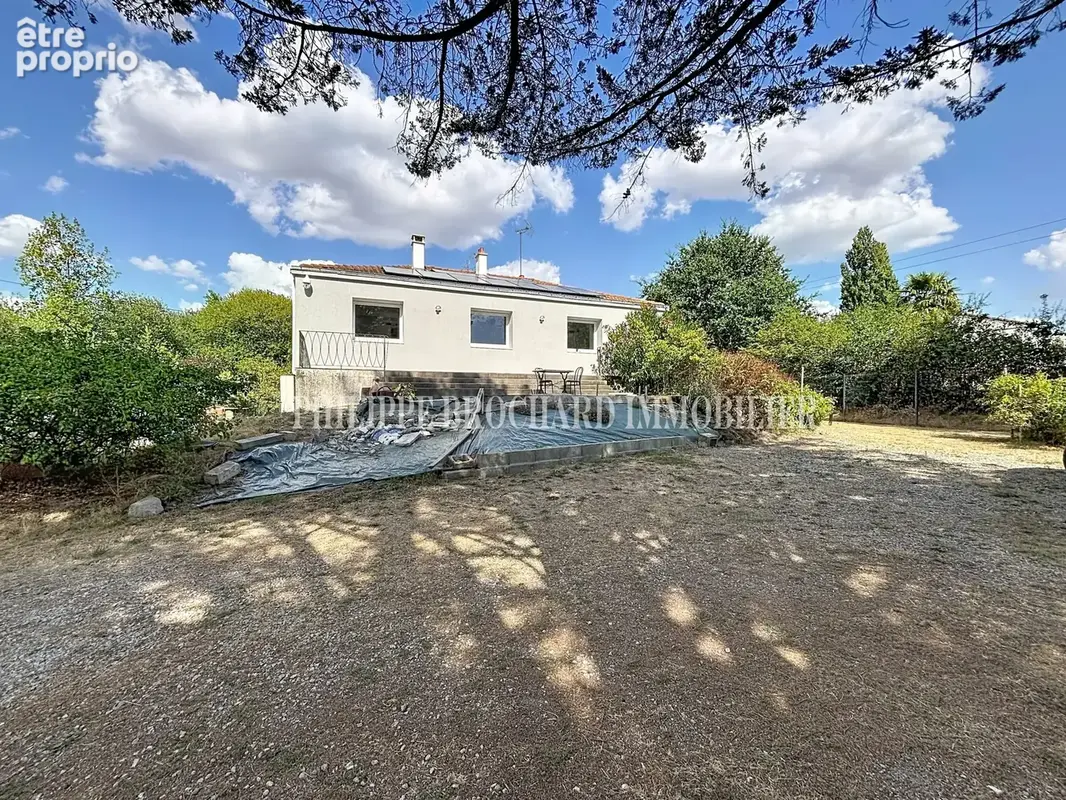 Maison 140 m² à Saint-Florent-Des-Bois  - photo 3