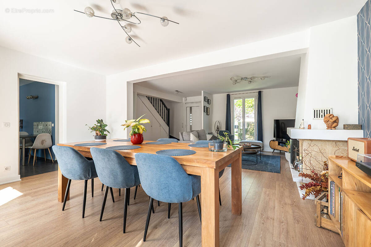 Maison à CHENNEVIERES-SUR-MARNE